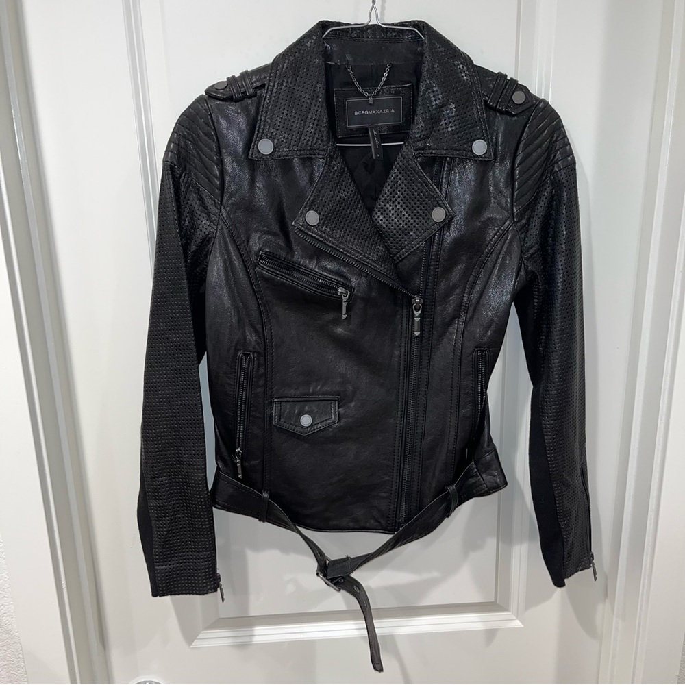 BCBG MAXAZRIA Women Black Faux Leather Moto Jacket SIZE M front adjustable belt
